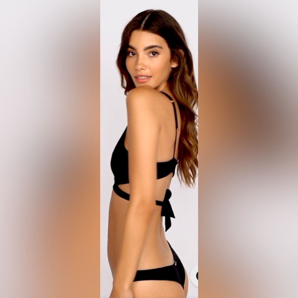 NWT Revolve Beach Bunny Skylar Ribbed Triangle Wrap Bikini Top in Carbon Large - Picture 5 of 15